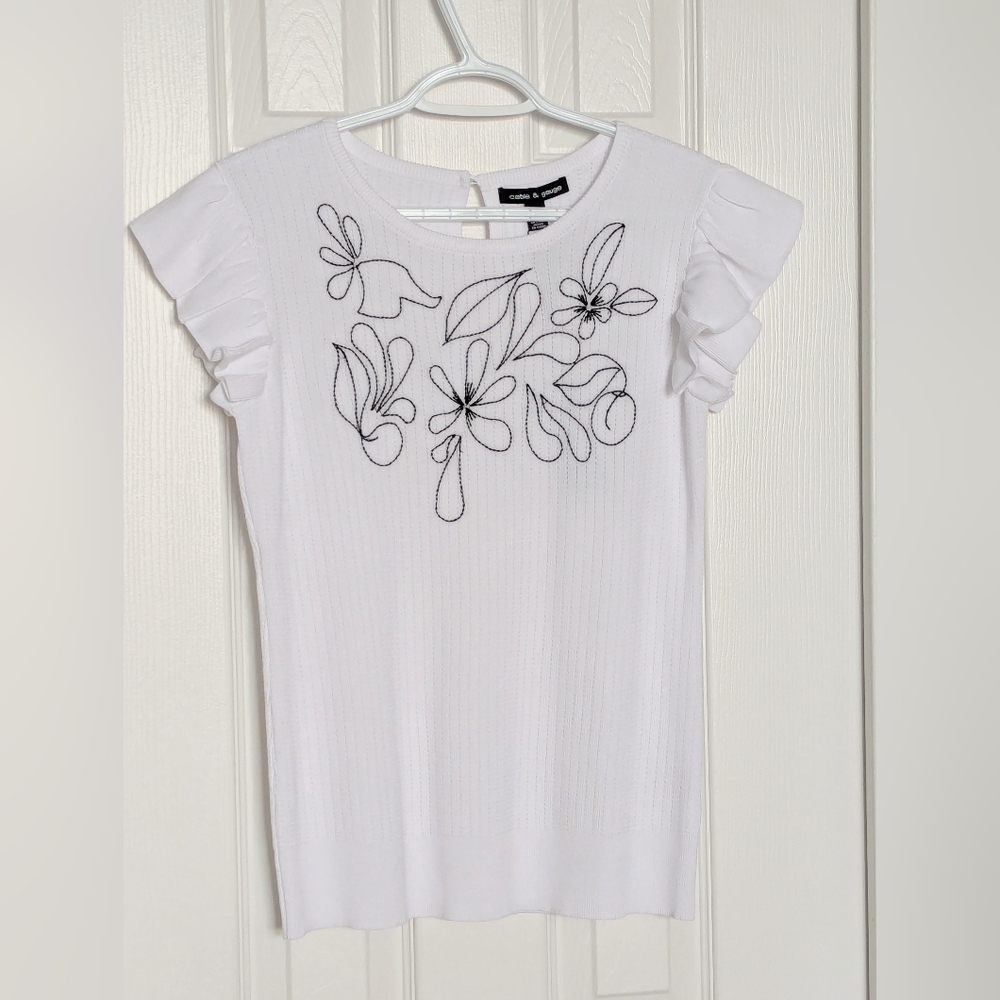 NWT Women's (L) White Sleeveless Knit Sweater w/Black Embroidered Floral Design